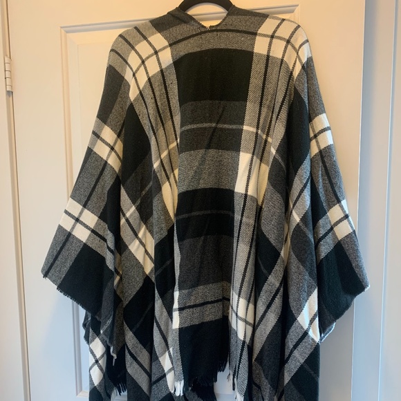 Oversized plaid waterfall poncho🍁 🍂 - Picture 2 of 5